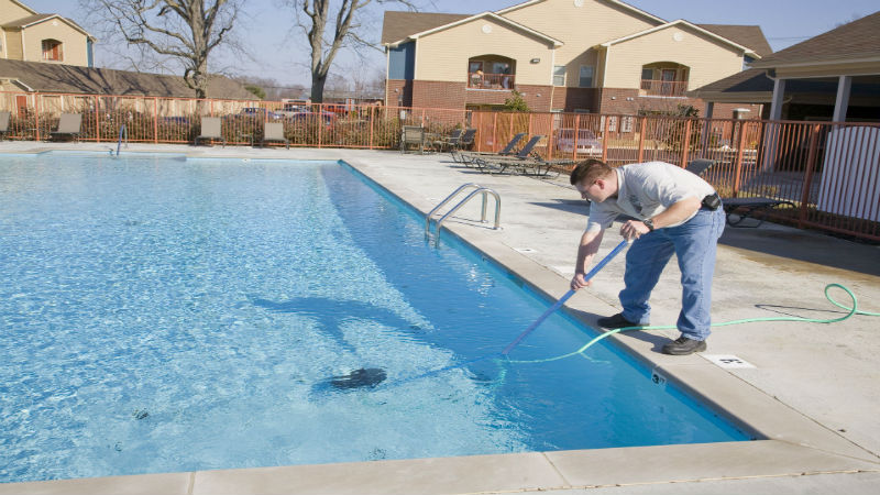 Why Hiring a Pool Cleaning Service in Pearland is a Good Idea